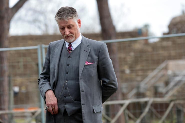 שר התרבות האיטלקי ליד המקווה