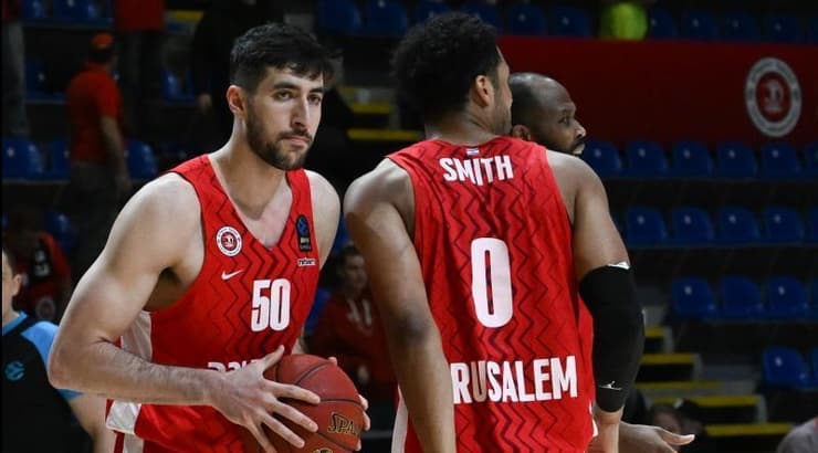 יובל זוסמן וג'סטין סמית'