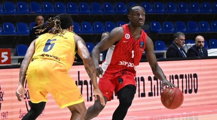 ג'ארד הארפר עם הכדור