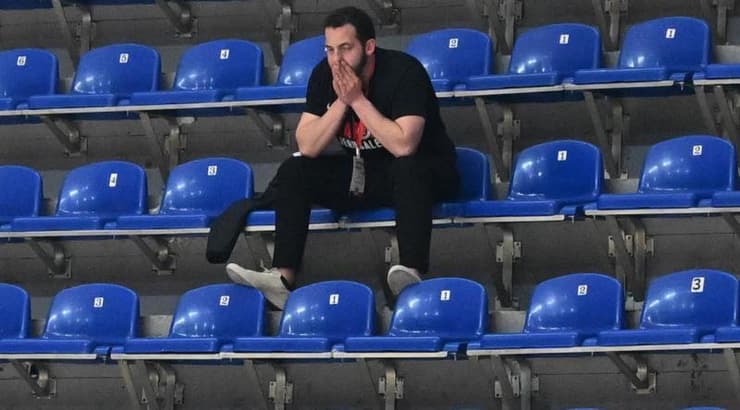 מתן אדלסון מתוסכל