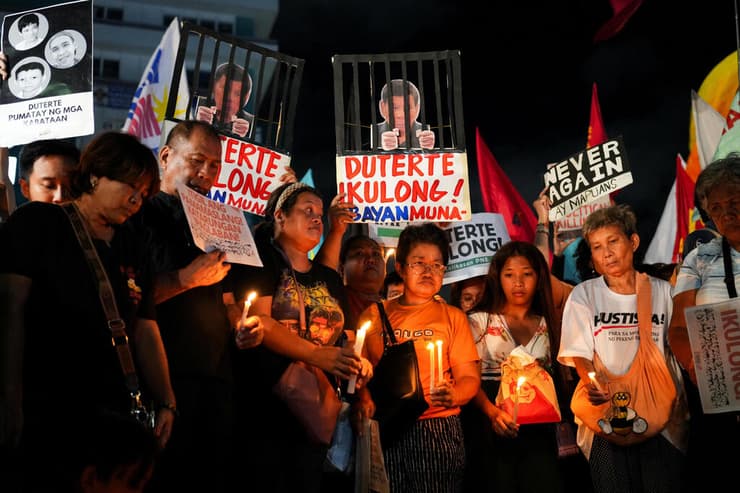 הפיליפינים פיליפינים מתנגדי רודריגו דוטרטה חוגגים את מעצרו