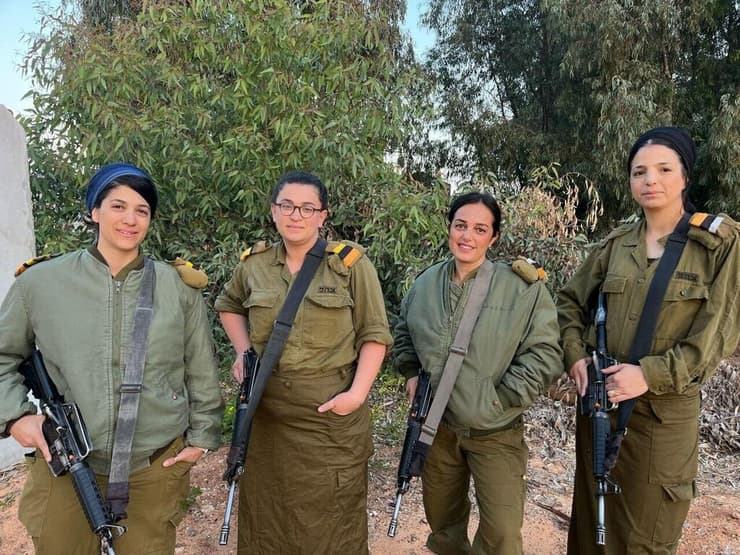 מתנדבות וגיבורות. מימין: אליאס, מצליח, לסרי וליכטמן