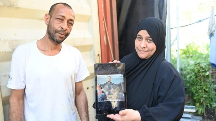 "החיים נהרסו הוא היה הנשמה של המשפחה". הוריו של מוחמד (צילום: יאיר שגיא) עלאא עמאש תושב ג'סר אזרקא בנו מוחמד נרצח