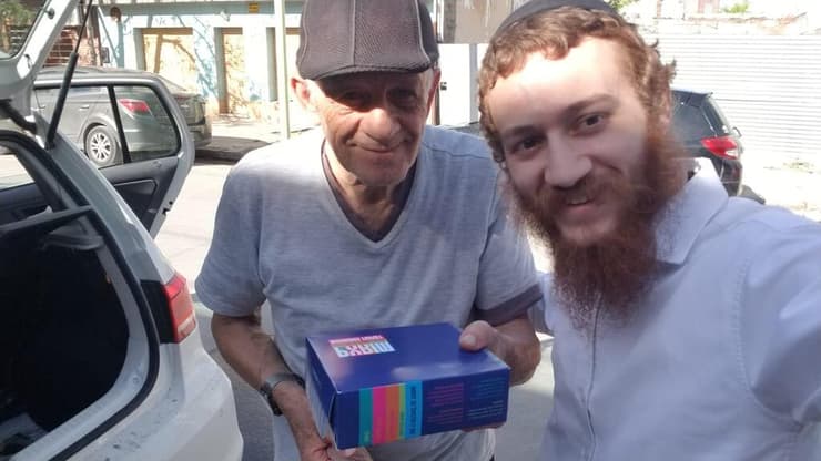 שליח חב"ד באהיה בלנקה מסייע לנפגעי השיטפון בארגנטינה