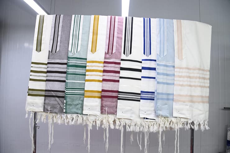 טליתות צבעוניות