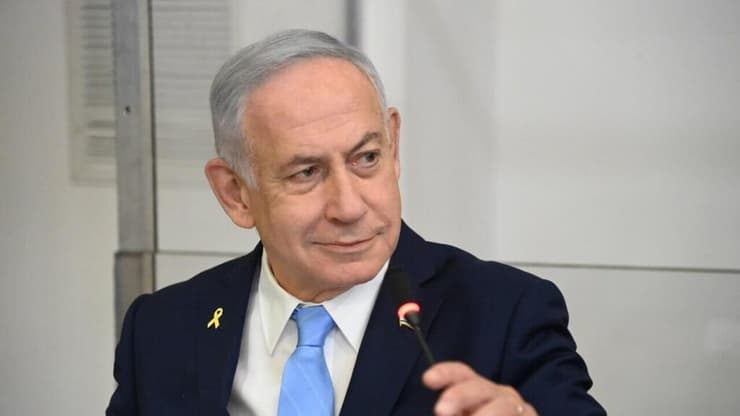 רה"מ בנימין נתניהו נכנס לאולם הדיונים על מנת לתת עדות בתיקי אלפים