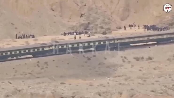 ה רכבת שהותקפה על ידי מחבלים ב פקיסטן