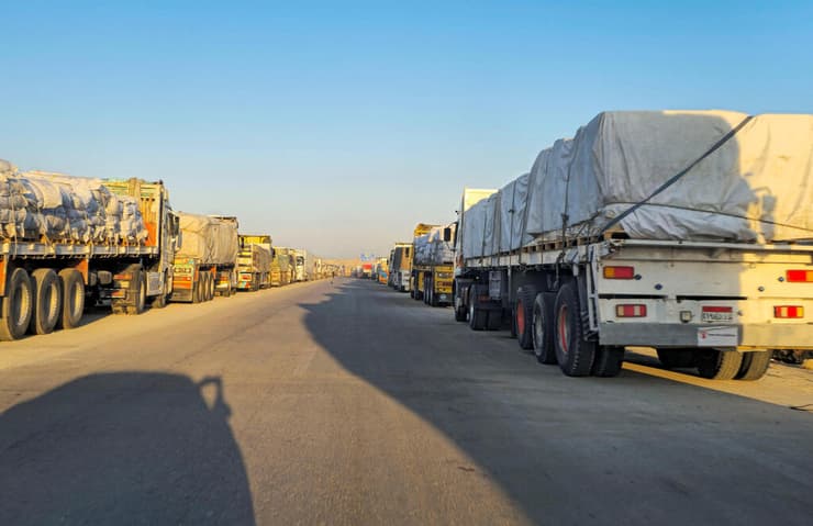 משאיות סיוע תקועות במצרים אחרי שישראל החליטה לעצור את הסיוע ההומניטרי לעזה