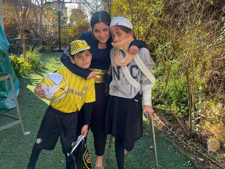 ילדי משפחת כהן מעפרה התחפשו לפצועה, שחקן ביתר ירושלים והנסיכה יסמין