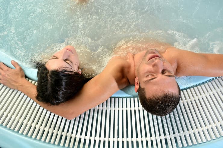 האם צריך להיזהר מטבילה בג'קוזי? (צילום: Shutterstock) ג'קוזי