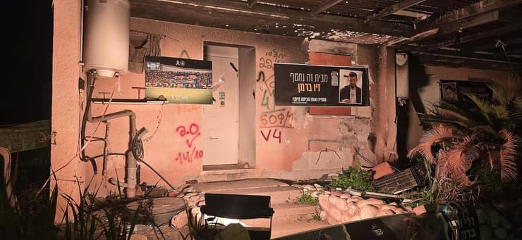 הבתים שמהם נחטפו גלי וזיו ברמן בשכונת הצעירים (צילום: מאיר אבן חיים) מיצג אור להחזרת גלי וזיו ברמן בשכונת הצעירים בכפר עזה