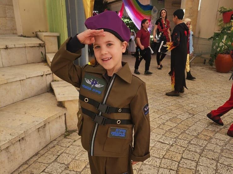 תלמידי בתי הספר בעיר מודיעין חוגגים פורים 