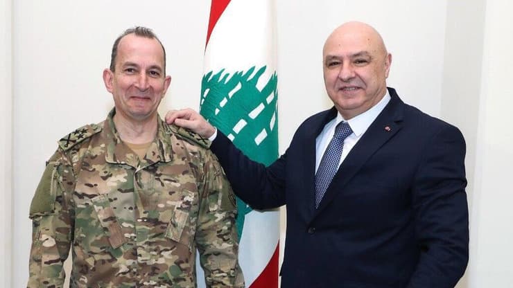 מינוי מפקד צבא לבנון החדש רודולף היכל בארמון הנשיאותי בעבדא