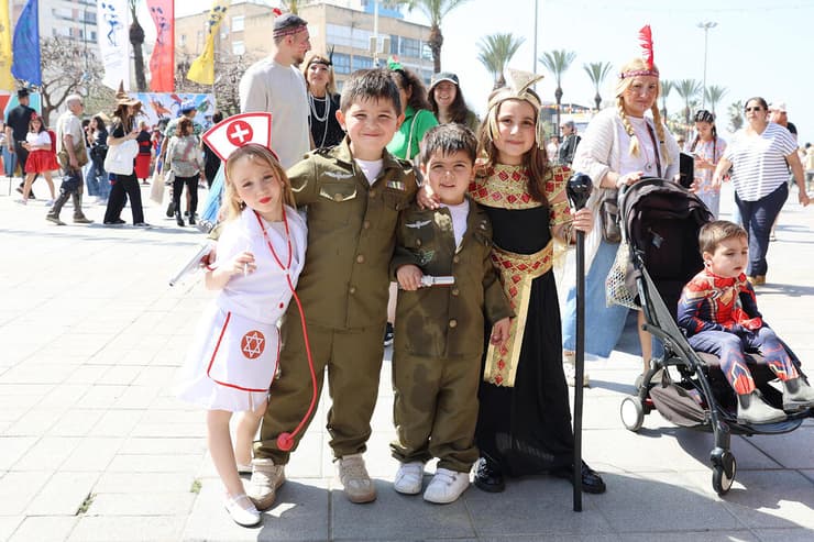 חוגגים פורים בנתניה