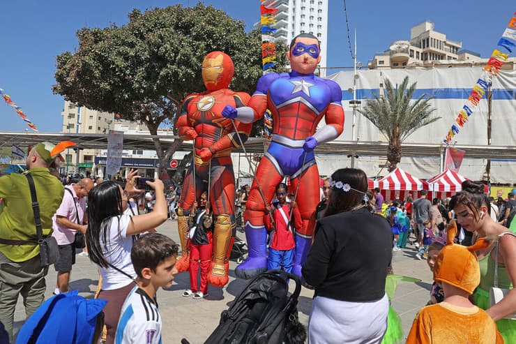 חוגגים פורים בנתניה