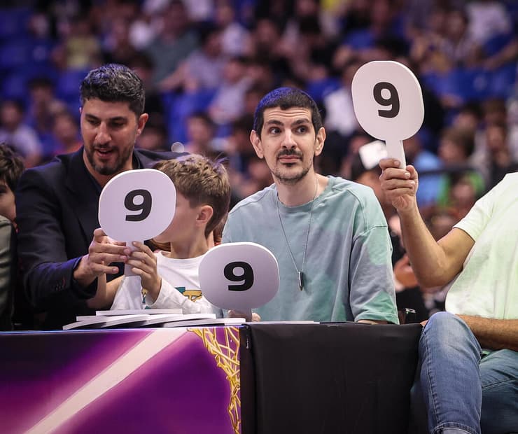 שפט בתחרות ההטבעות. שורד השבי אור לוי לצד ליאור אליהו (צילום: עוז מועלם) שורד השבי אור לוי אולסטאר ישראלי