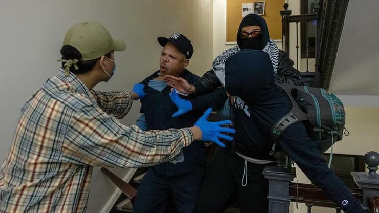 רעול פנים, עוטה כאפייה: גרנט מיינר בהשתלטות על בניין המילטון