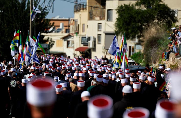 האוטובוסים הישראלים נכנסו  לסוריה כדי לאסוף מעל 100 אנשי דת דרוזים לתחילת הביקור בקבר הנביא שועייב