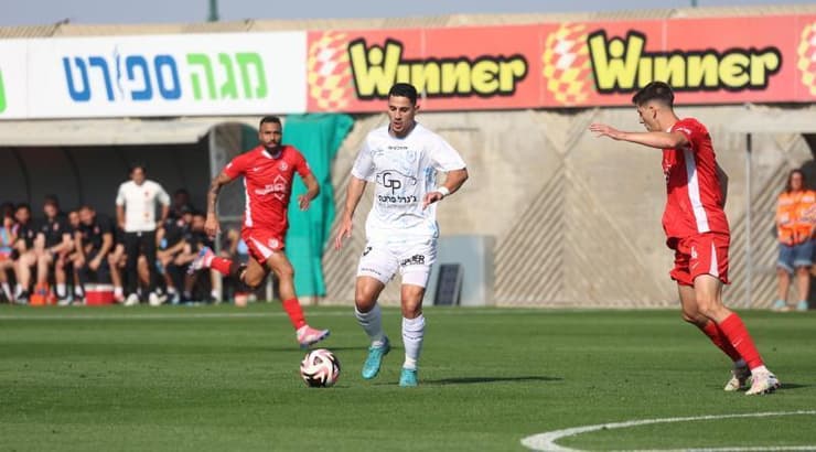 גוני נאור עושה הגנה (אופיר מגדל) גוני נאור עושה הגנה