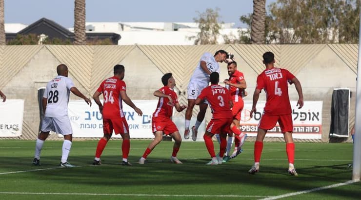 ארי מרנשטיין עולה לנגיחה (אופיר מגדל) ארי מרנשטיין עולה לנגיחה