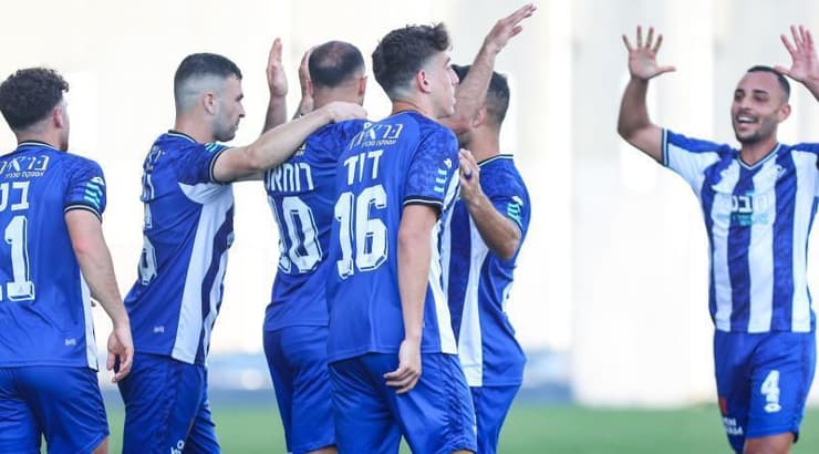 חגיגה בהפועל פתח תקווה (שחר גרוס) חגיגה בהפועל פתח תקווה