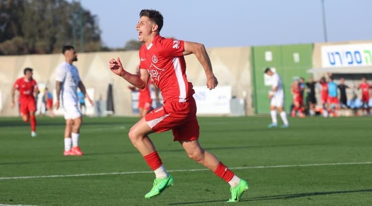 סתיו טוריאל רץ לחגוג (אופיר מגדל) סתיו טוריאל רץ לחגוג