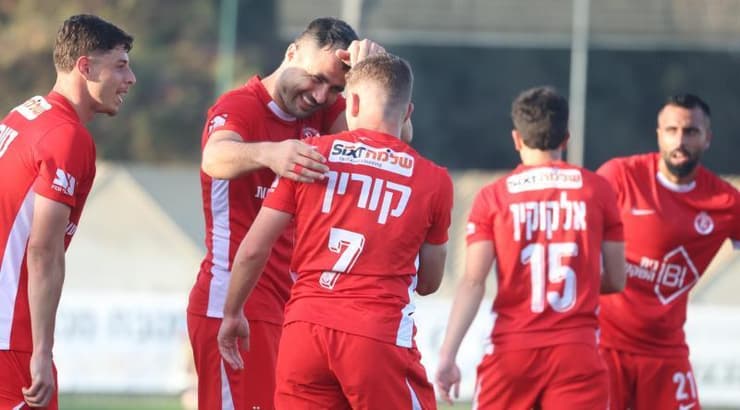 מילאן מקאריץ' שמח עם רוי קורין (אופיר מגדל) מילאן מקאריץ' שמח עם רוי קורין