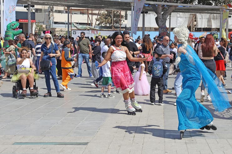 חוגגים פורים בנתניה