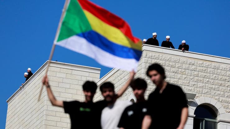 האוטובוסים הישראלים נכנסו  לסוריה כדי לאסוף מעל 100 אנשי דת דרוזים לתחילת הביקור בקבר הנביא שועייב