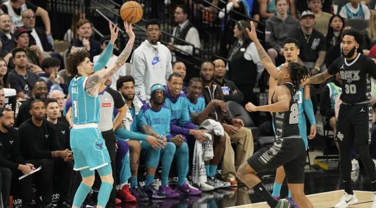 לאמלו בול זורק