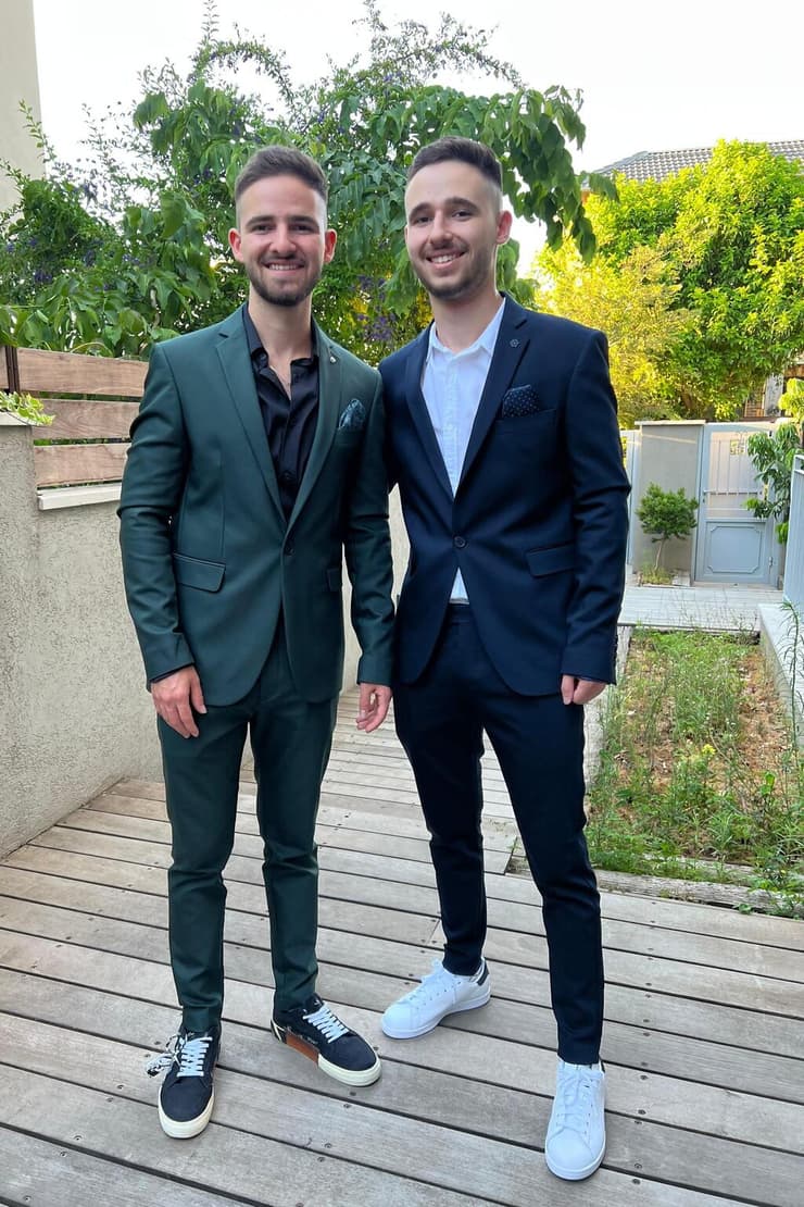 איתי (מימין) עם אחיו, רועי פרי ז"ל. "לחייך ולצחוק אל הקושי"