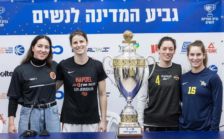 סער, רוטברג, בארון וזליבנסקי עם הגביע