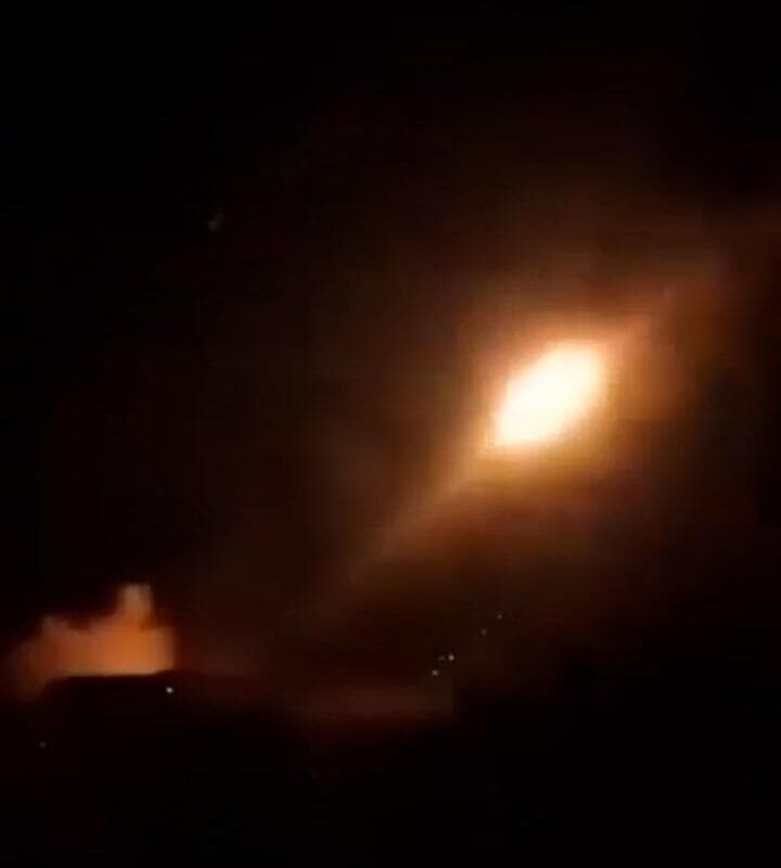 תיעוד לכאורה של ירי  מ סוריה ל לבנון עימות חריג בין משטר אל-ג'ולאני לכוחות שלפי דיווחים עם חיזבאללה