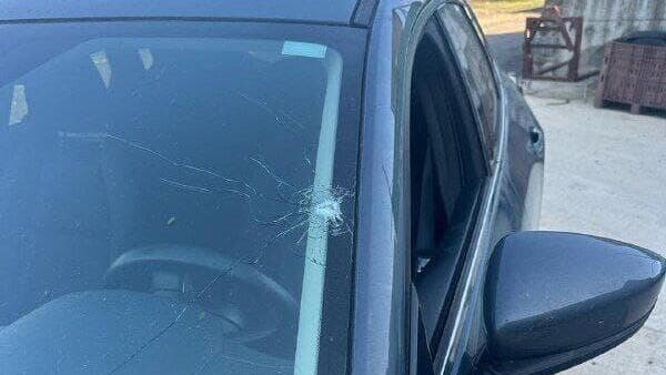 במושב אביבים שבגבול לבנון: שמשת רכב נפגעה ככל הנראה מקליע