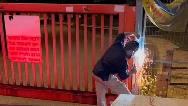 לאחר הירי לעבר אביבים בגבול הצפון: תושבי המושב מרתכים את השערים