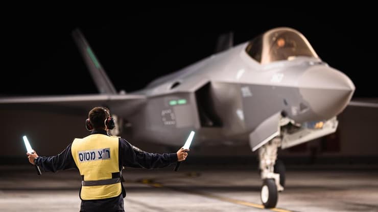 שלושה מטוסי “אדיר” (F-35i) חדשים נחתו בבסיס נבטים