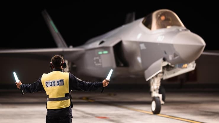 שלושה מטוסי “אדיר” (F-35i) חדשים נחתו בבסיס נבטים