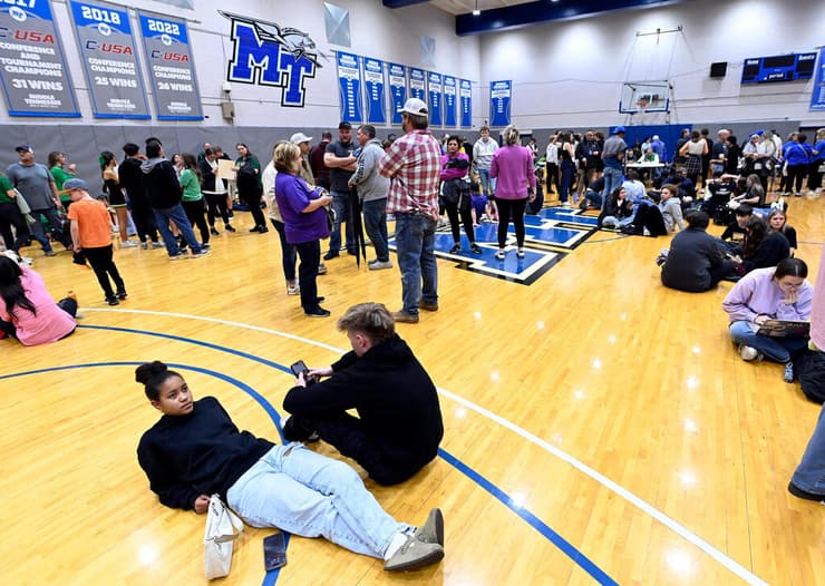 מקלט למפונים בטנסי, בעקבות סופות הטורנדו (צילום:REUTERS ) ארה"ב טורנדו טנסי מחסה