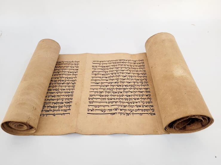 מגילת אסתר של קהילת עזה (צילום: בית המכירות ווינרס) מגילת אסתר של קהילת עזה