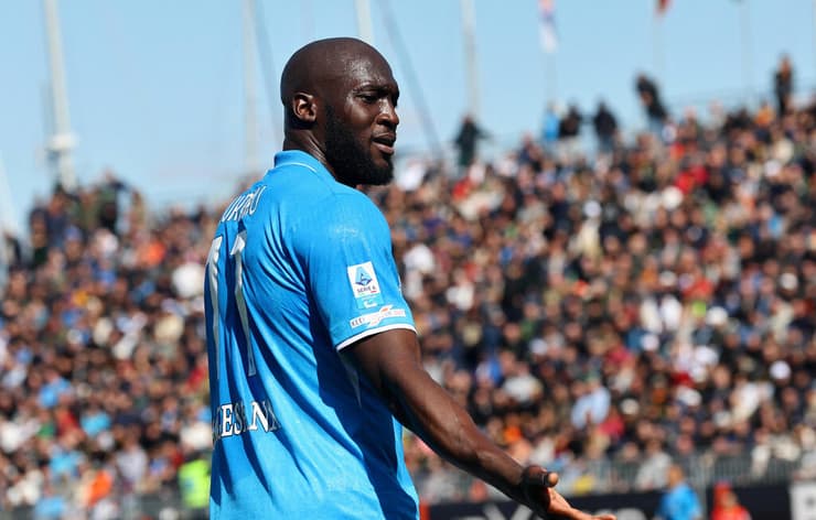 עוד מעידה. לוקאקו (צילום: REUTERS/Ciro De Luca) לוקאקו