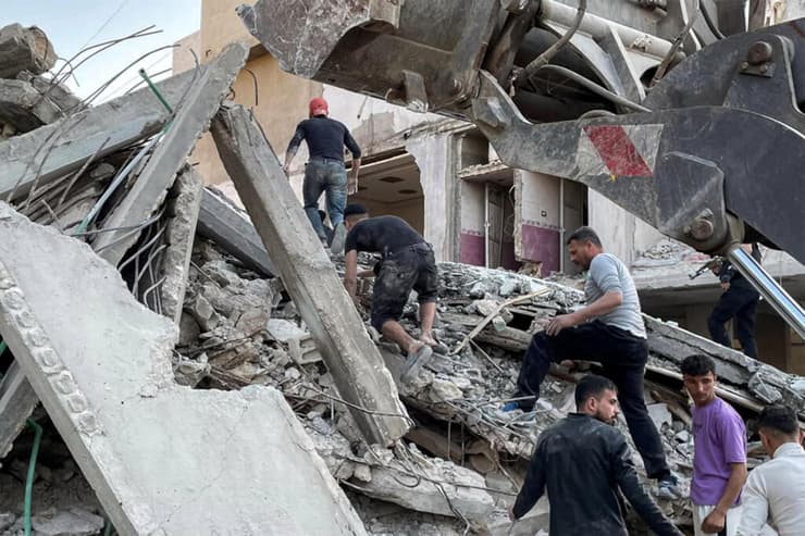 הריסות בלטקייה (צילום: AFP PHOTO / HANDOUT / SANA) סוריה