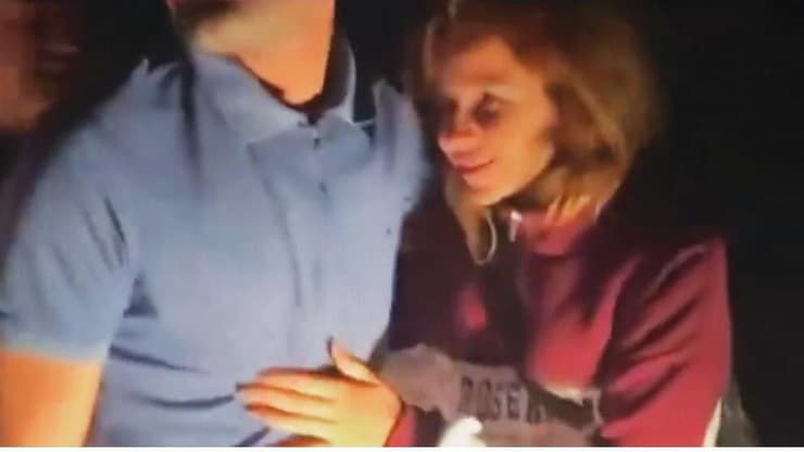 פאוזיה עם משפחתה אחרי השחרור. "הייתי האחרונה שיצאה מרפיח" (צילום: מתוך הטוויטר) פאוזיה אמין סידו מתאחדת עם משפחתה