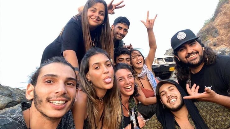 החברים של אלי-ה. "עבר דברים שאי-אפשר לדמיין" חבריו של אליה כהן, החטוף ששוחרר משבי החמאס בפעימה השמינית שהתגייסו לעזור לו להשתקם כלכלית ונפשית