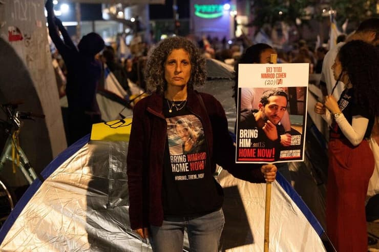 "רק ככה נוכל לשקם". ויקי כהן (צילום: יובל חן ) לינה במאהל משפחות החטופים בשער בגין בקריה