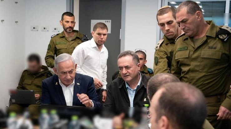 הרמטכ"ל זמיר בהערכת מצב עם נתניהו והשר כ"ץ (צילום: אריאל חרמוני, משרד הביטחון) שר הביטחון ישראל כ"ץ בהערכת מצב עם ראש הממשלה בנימין נתניהו, הרמטכ"ל, רב-אלוף אייל זמיר, וראשי זרועות הביטחון בבור בקריה