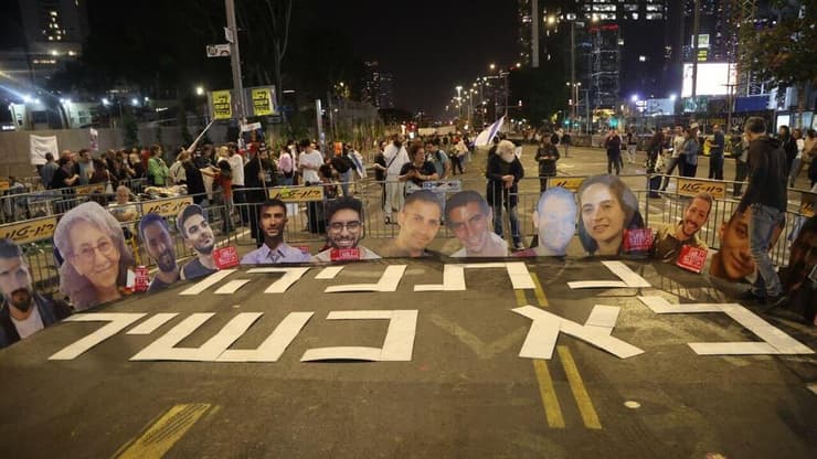 מפגינים בבגין נגד החזרה ללחימה בעזה וסיום הפסקת האש