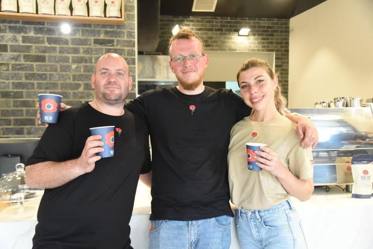 "קפה עוטף" באצבע הגליל