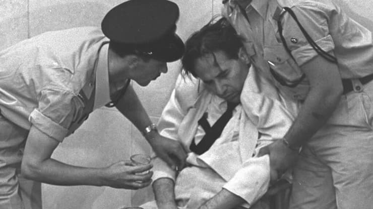 יחיאל די-נור, לאחר שהתמוטט בעדותו במשפט אייכמן