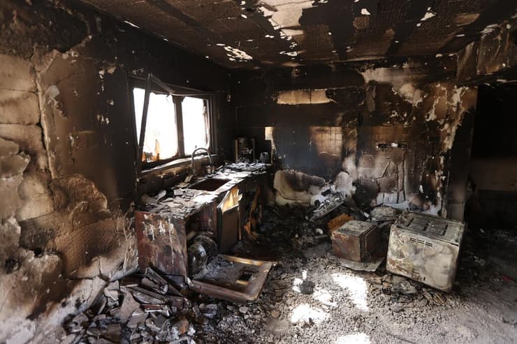 זוועות 7 באוקטובר: בית הרוס ושרוף בקיבוץ בארי