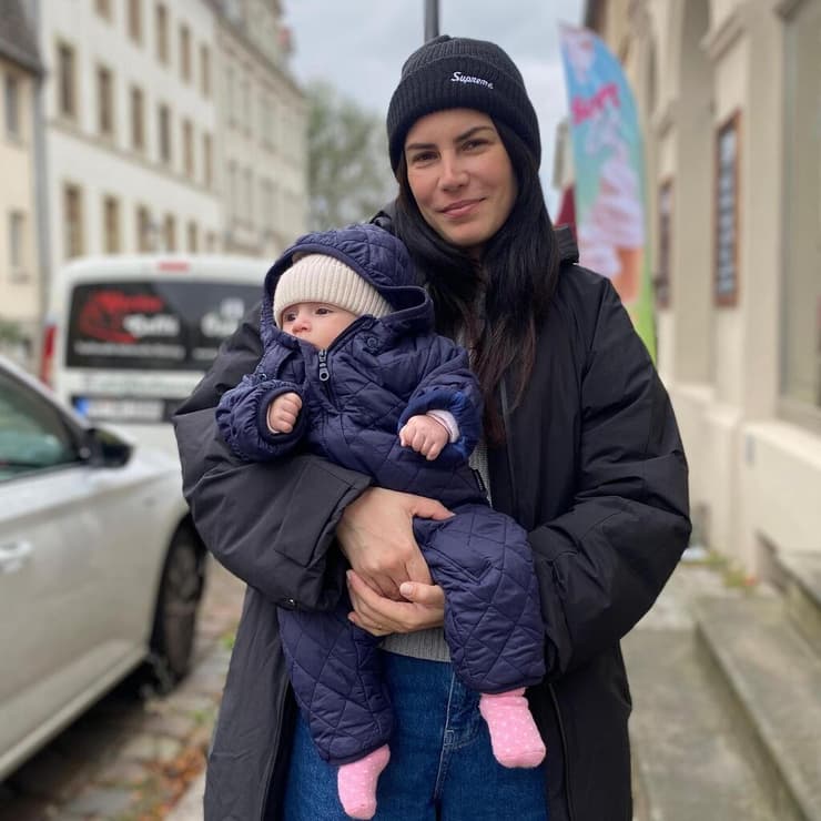 גילי כרמי והתינוקת קאיה שלי